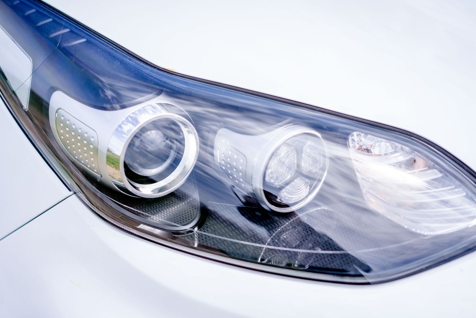 Crystal clear headlight lens after restoration and UV coat